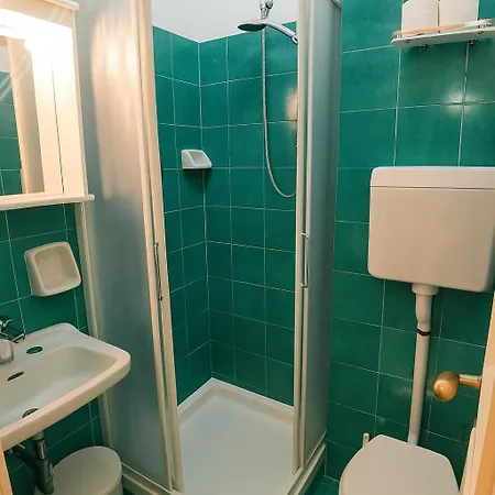 Xenia - 4 In Via Garibotti 5 *